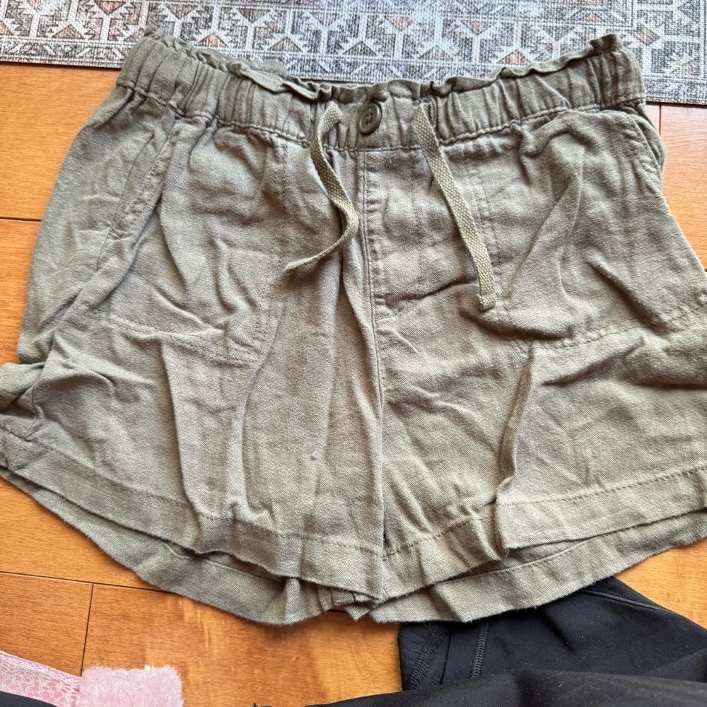 Urban Planet Green Elastic Waist Shorts - Picture 1 of 3